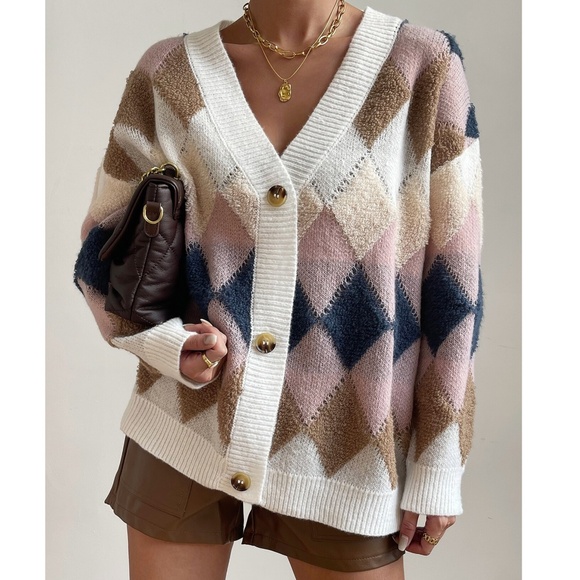 Cozy Multicolor Print Button Down Oversized Cardigan - Picture 5 of 6